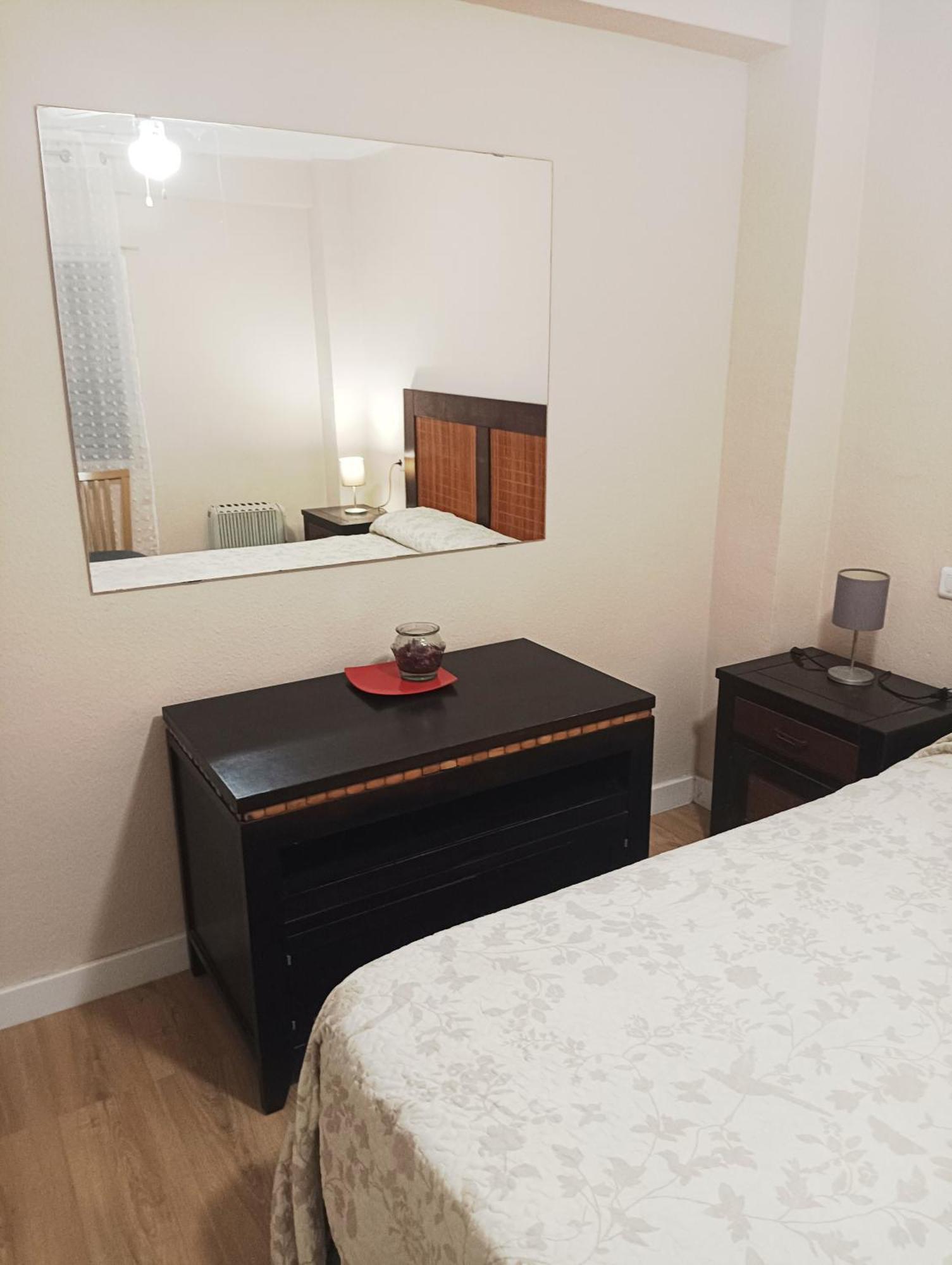 Habitaciones En Apartamento Compartido Delicias Room Cerca Del Mar, Aeropuerto, Ave Y Metro Malaga Exterior photo
